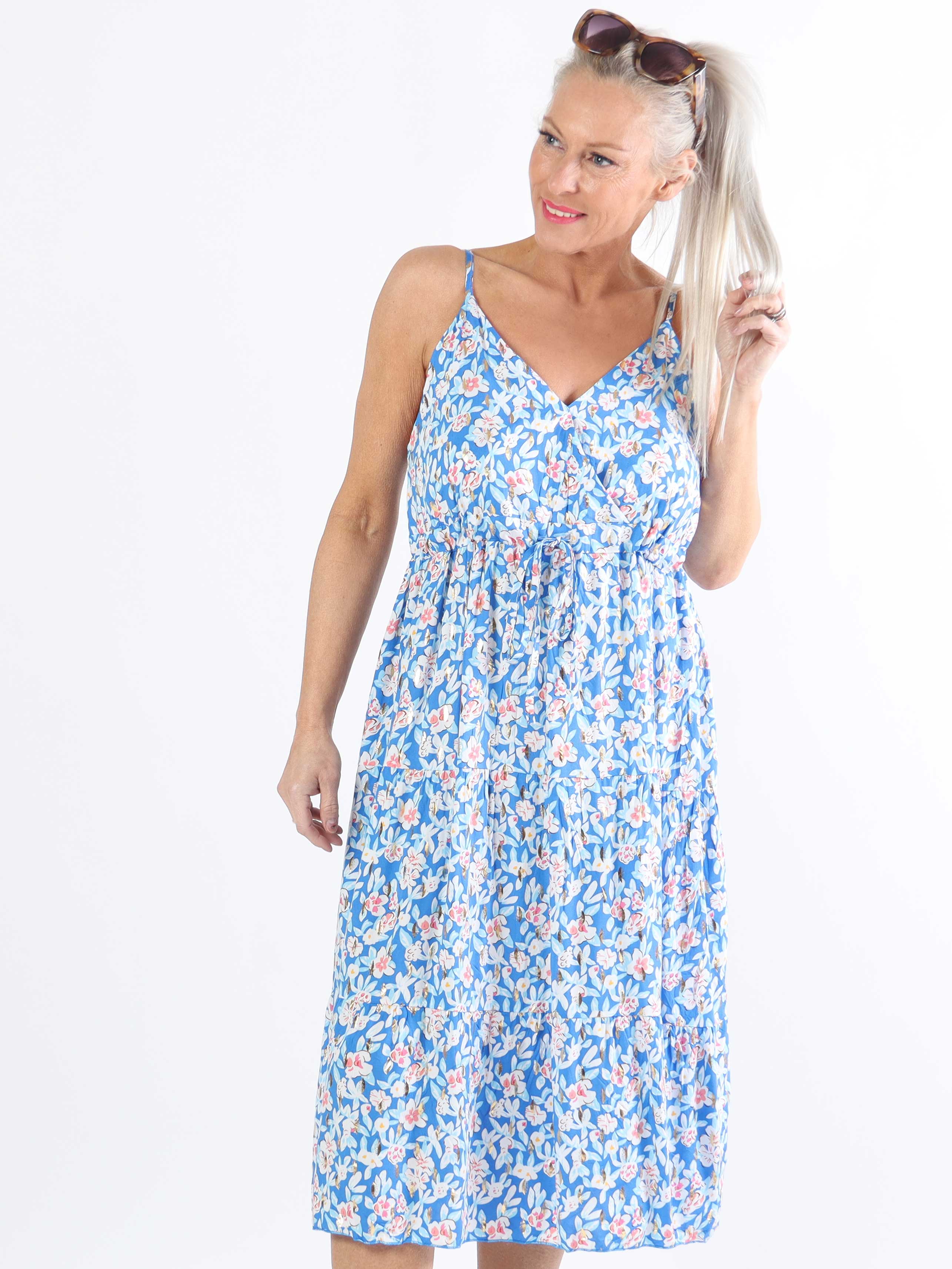 Lucie Small Flower Short - Plus size stropkjole i blomsterprint med v-udskæring